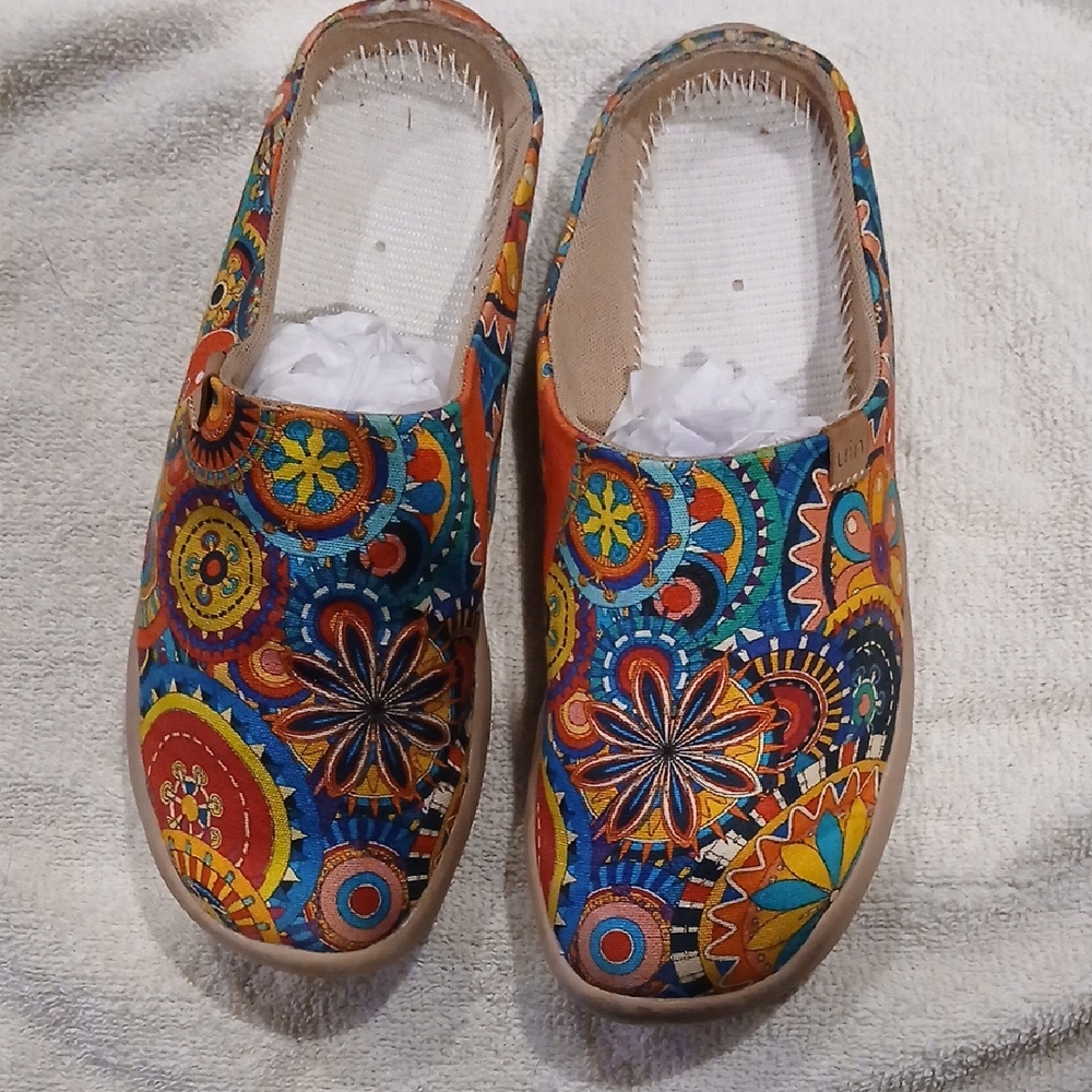UIN Colorful Patterned Mules